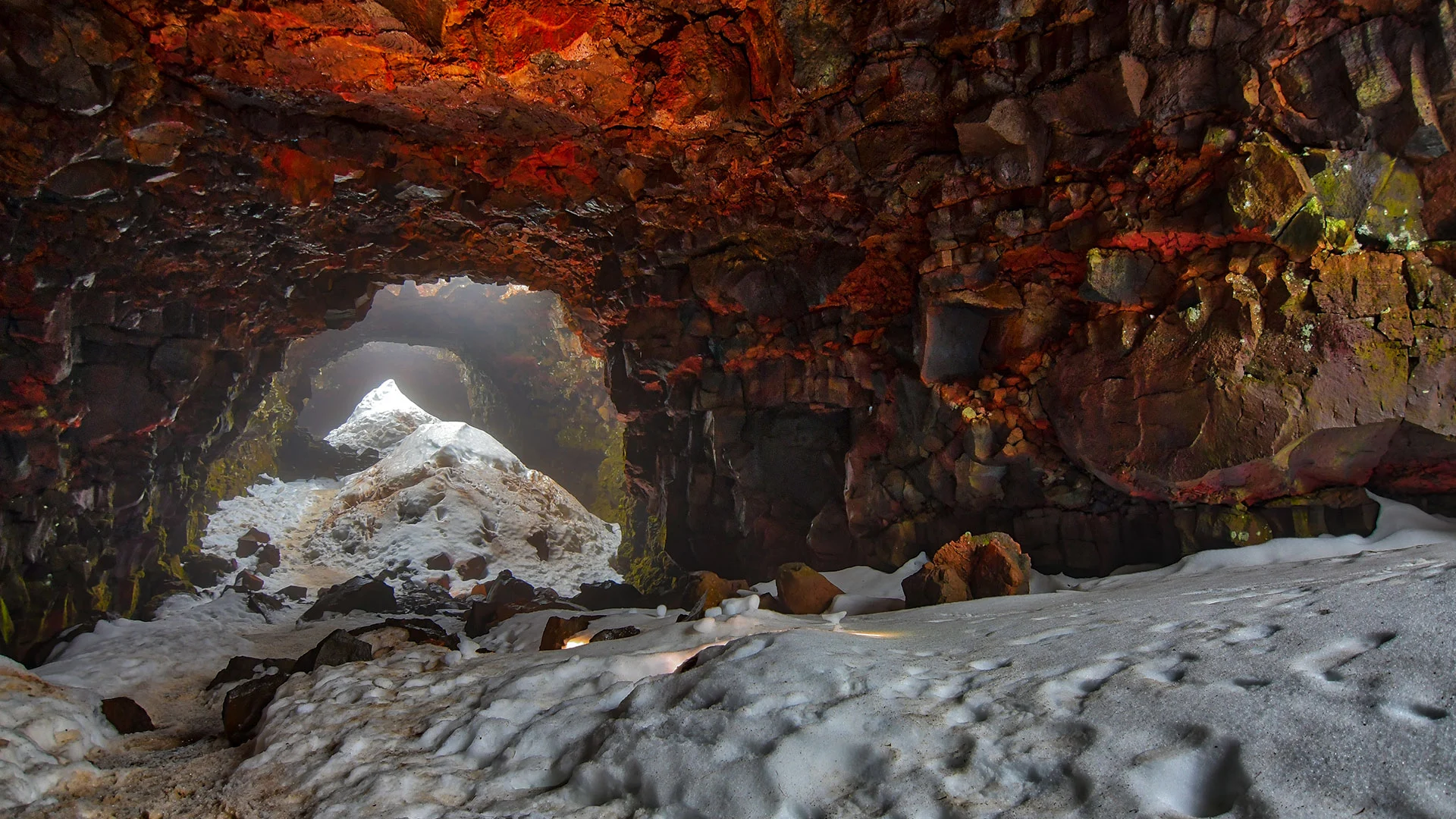 Read more about the article Explore The Inside Of A Volcano