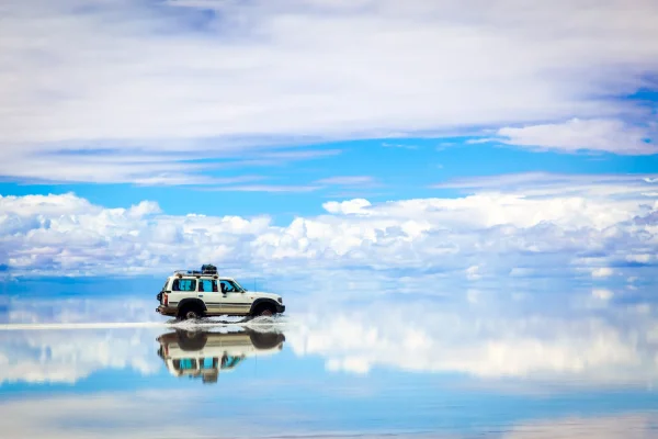 Discover the Enchanting Salar de Uyuni: Bolivia’s Spectacular Salt Flats